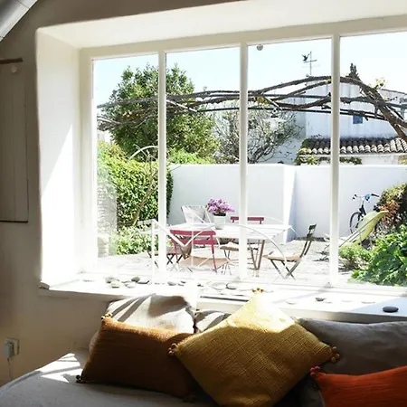 Charmante Maison Avec Cour Ensoleillee, Espace Pour Velos, Wi-fi Et Cuisine Equipee Aux Portes-en-re - Fr-1-434-17